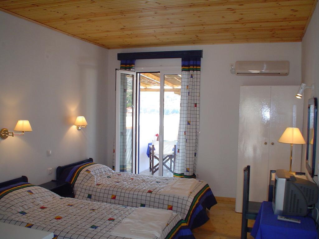 Bella Vista Aparthotel Batsi Room photo