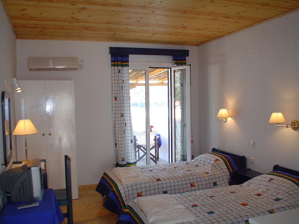 Bella Vista Aparthotel Batsi Room photo